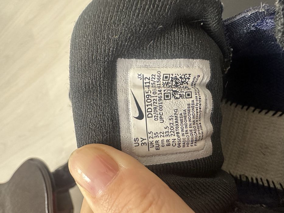 Кросівки Nike.