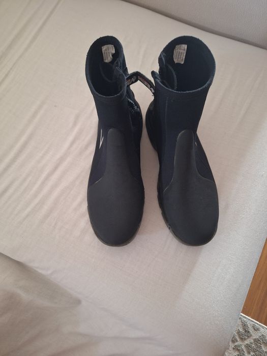 Botas de pesca para andar na pedra.