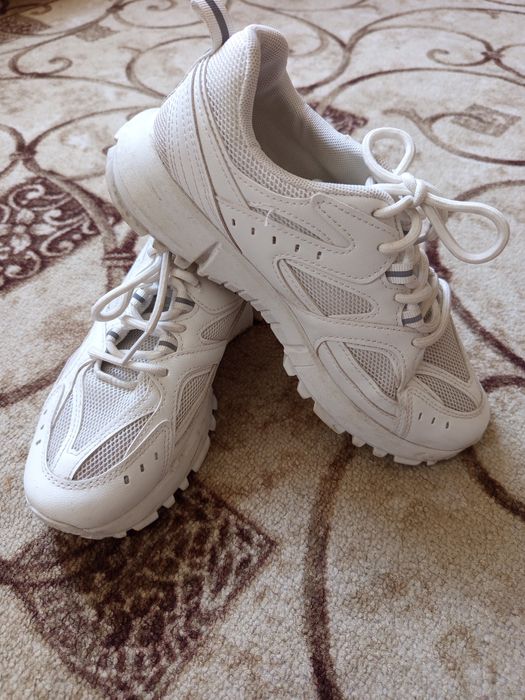 Білі кросівки р.38