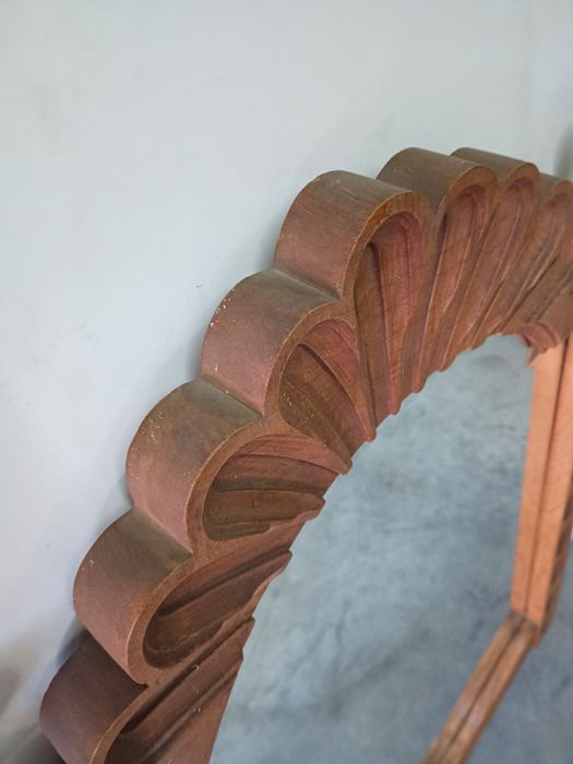 Belíssimo espelho em talha de madeira artesanal, medidas 90/50cm
Perfe