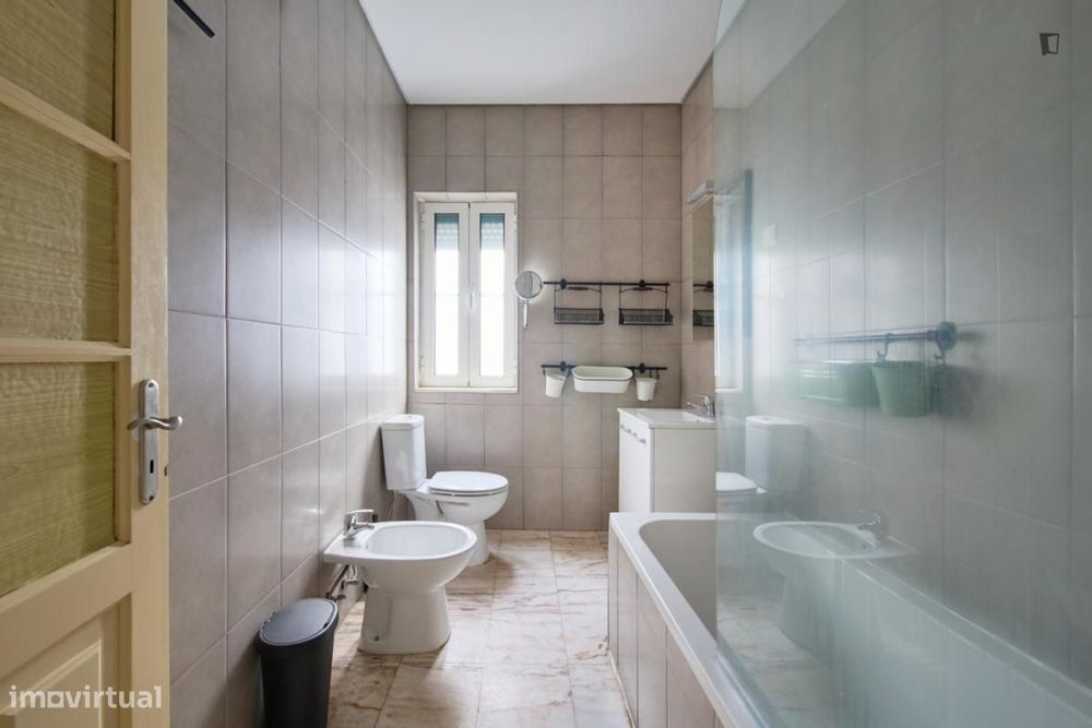 Quarto - localizado em Entrecampos Lisbon