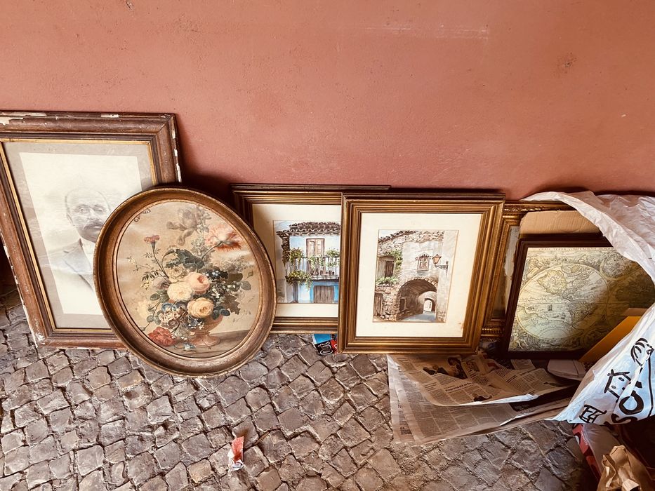 2 quadros antigos ovais c/motivos florais