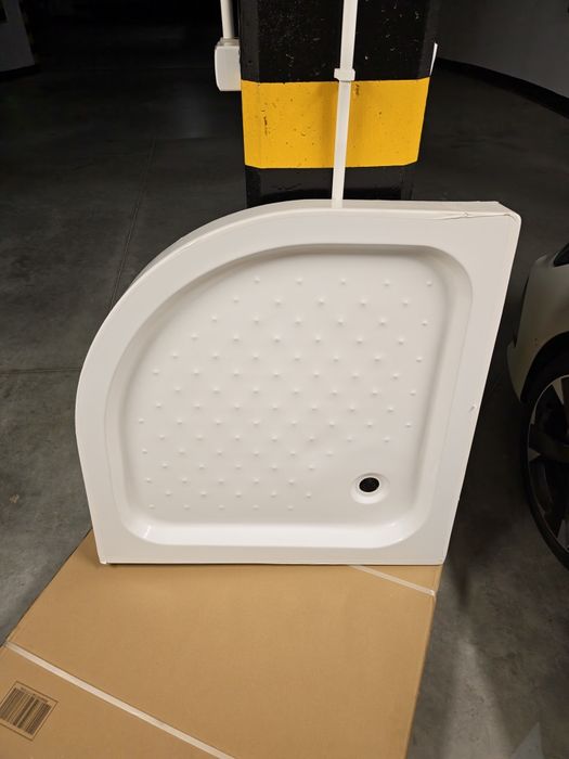 Brodzik półokrągly 90x90, nowy z defektem