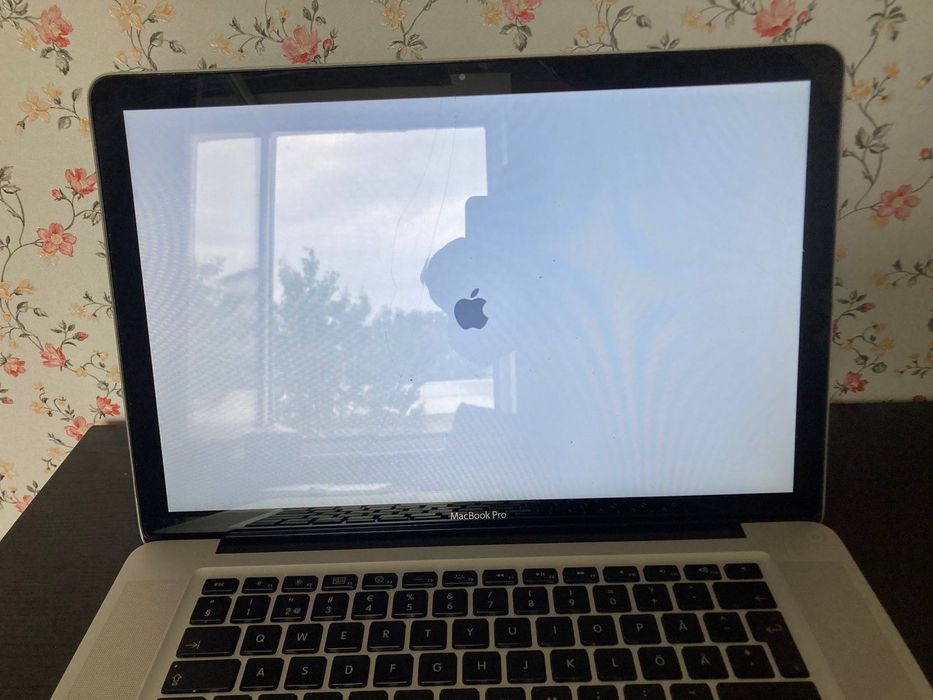 MacBook Pro 15 Шустрий