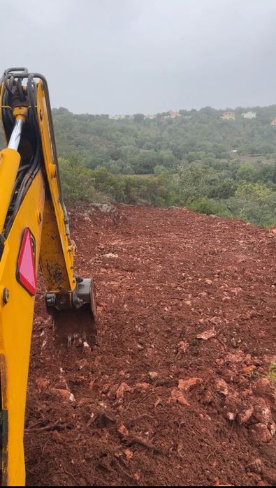 Escavações, limpezas em terrenos, recolha de entulhos…