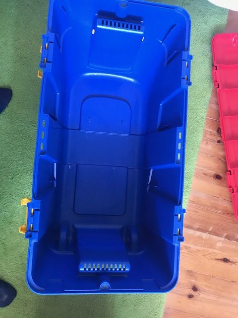 Caixa de arrumação 80L Allibert - CURVER com rodas