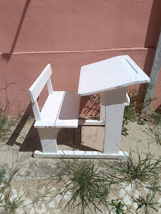 Vendo carteira / secretária de escola antiga