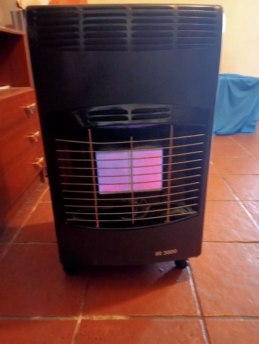 Aquecedor a gás a funcionar em perfeitas condições
