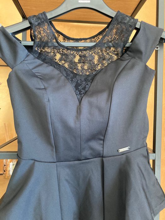 Bluzka Guess XS z baskinką