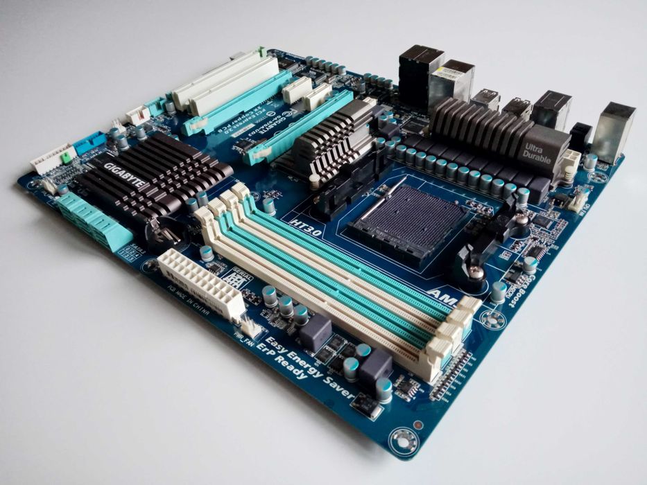 GIGABYTE GA-970A-UD3, socket AM3+, PCIe 2.0, DDR3, USB 3.0, IEEE 1394