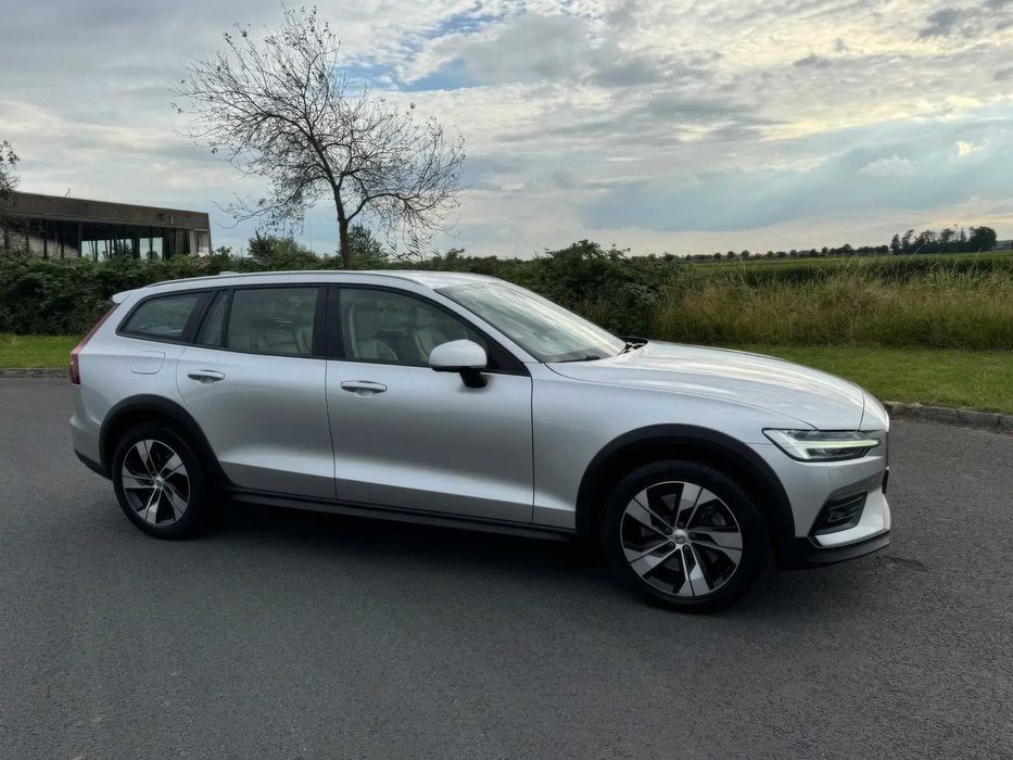 Volvo V60 Cross Country T5      2020