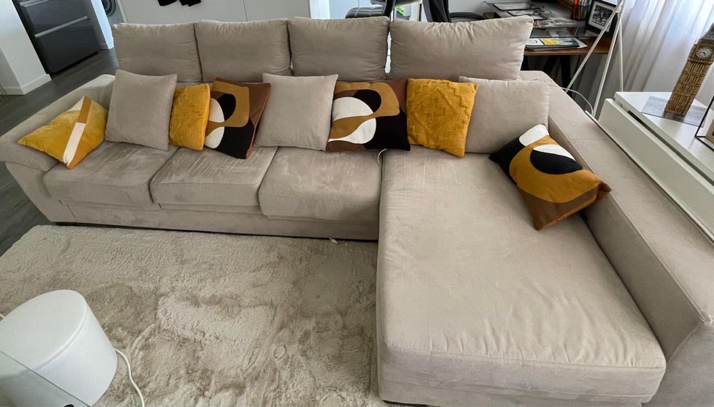 Sofá Chaise Longue Bege com Arrumação
