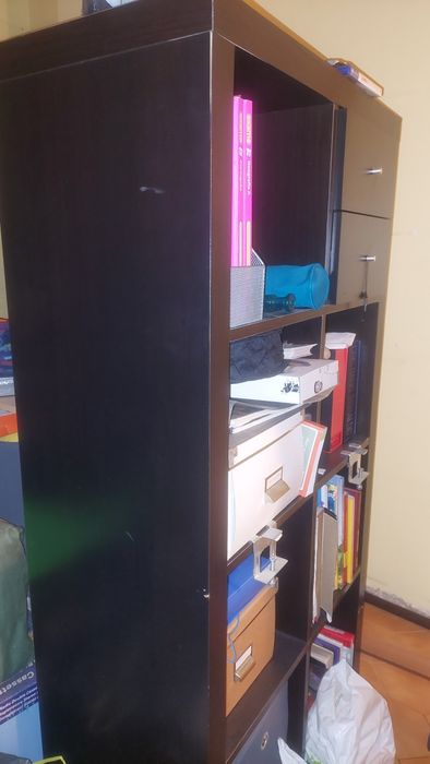 Estante com secretária