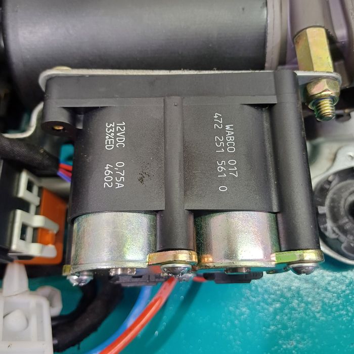 Компресор пневми BMW X5 E53 компрессор пневмоподвески бмв х5 е53