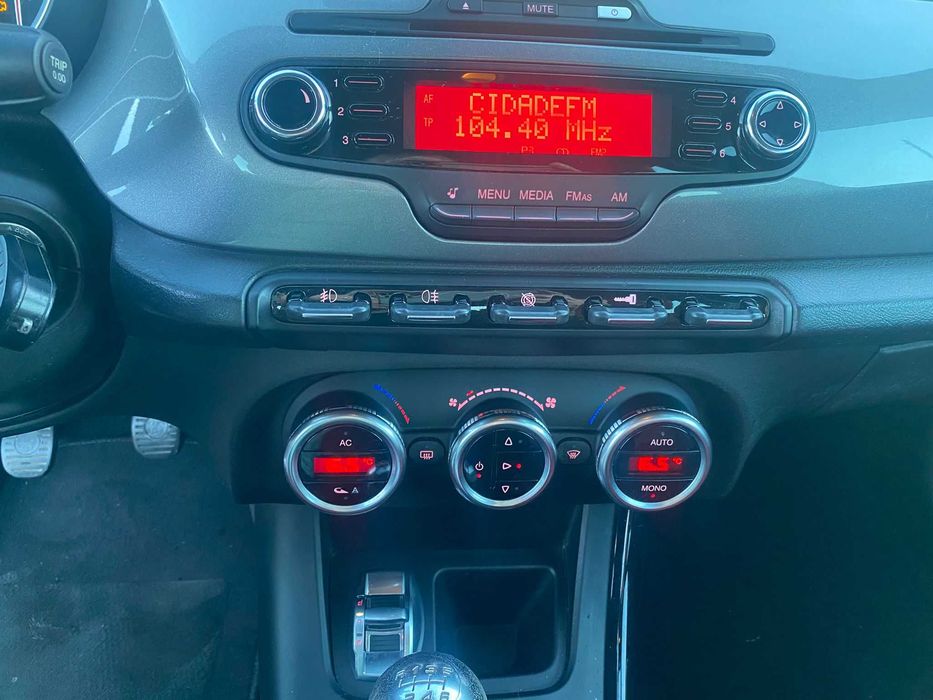 Alfa Romeo 2.0 JTDm 2011 | GPS | Bancos Aquecidos | Caixa 6