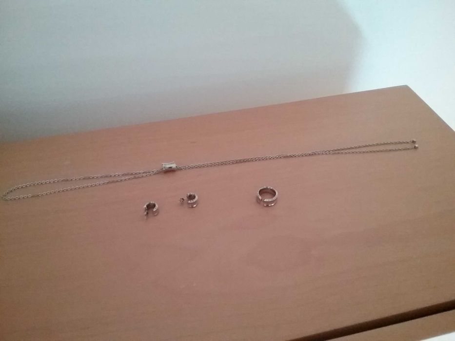 Conjunto novo Swarovski de brilhantes (fio, brincos e anel ajustável)