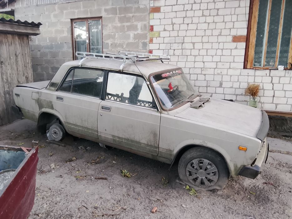Продам ваз 2105  на запчастини