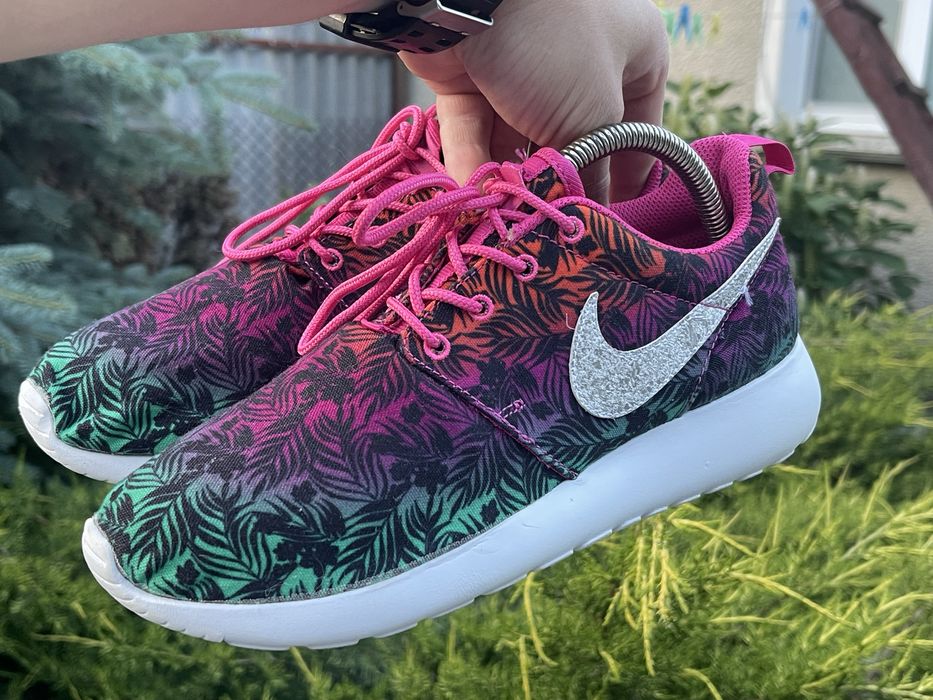 Кросівки для бігу Nike Girls Roshe Run Green Pink 677784-602