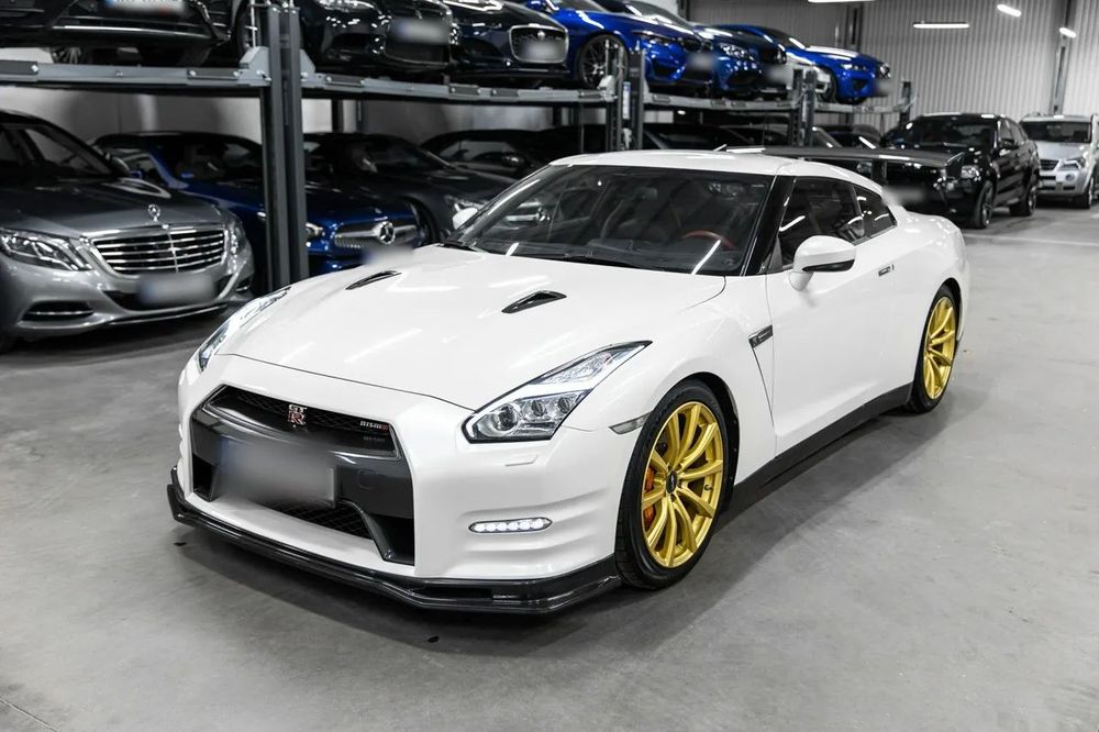Nissan GT-R