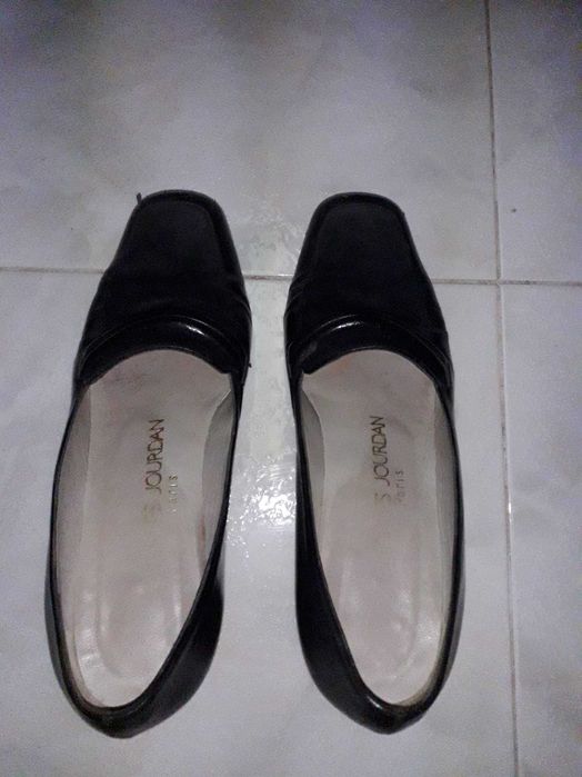Sapatos Charles Jourdan tamanho 35