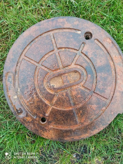 Studzienka pokrywa zeliwna