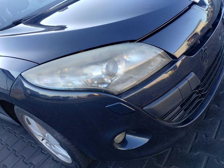 lampa przód przednia prawa  XENON Renault Megane III 3