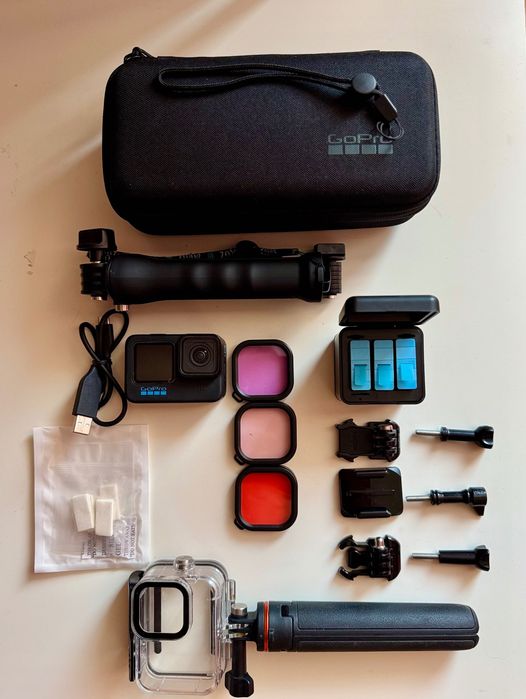 GoPro HERO 10 Black + 3 baterie + ładowarka + akcesoria