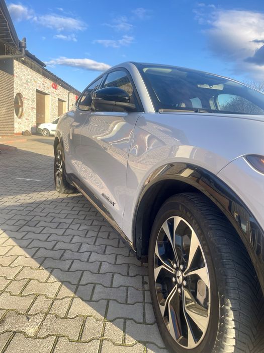 Ford mustang mach-е premium