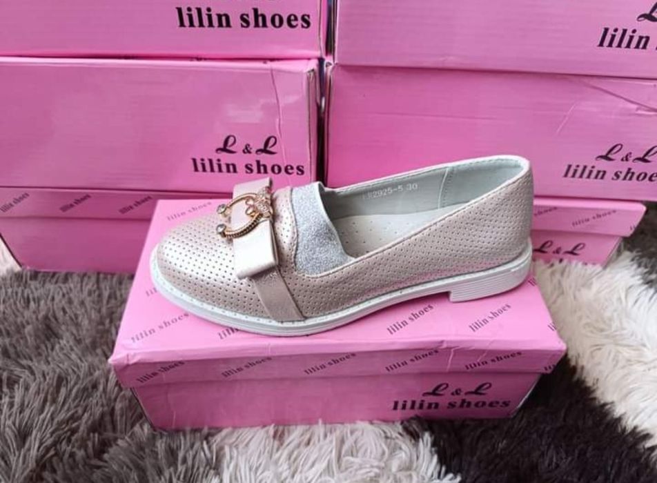 Туфлі для маленької золушки.