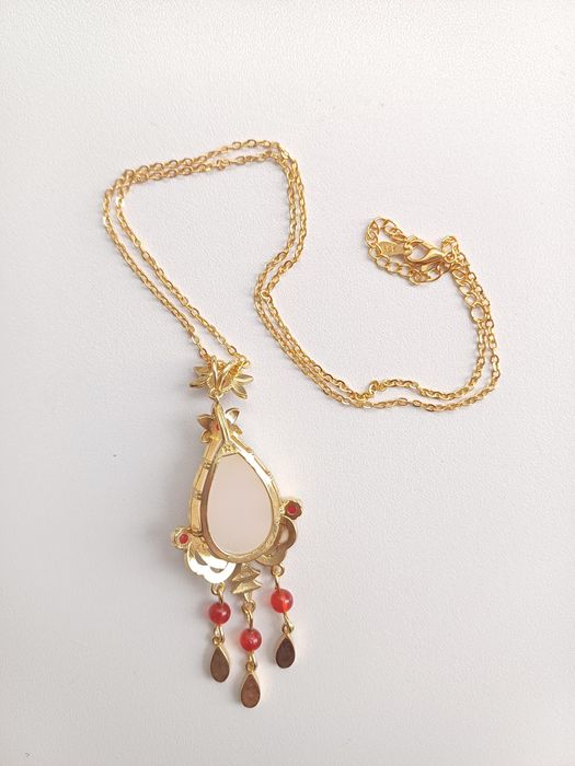 Colar de imitação de estilo clássico chinês, com fio dourado