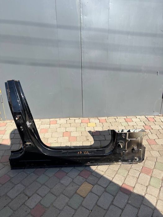 Пороги BMW 530i G30 Пороги BMW 530i G30 сапожок стойка БМВ Г30 центральна стійка поріг порожок сапожок