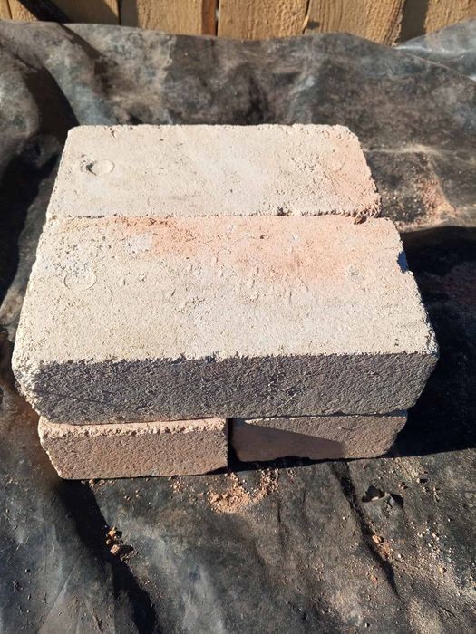 Продам вогнетривку цеглу                        .