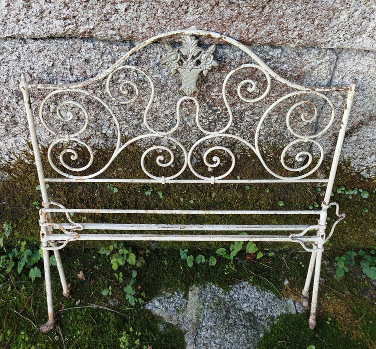 Cama Antiga em Ferro Pintado