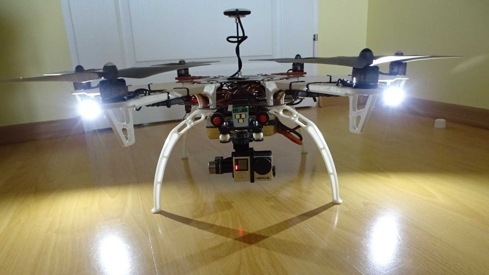 DJI F-550 Naza MV 2 gimbal Zenmuse H3-3D kamera GoPro 4