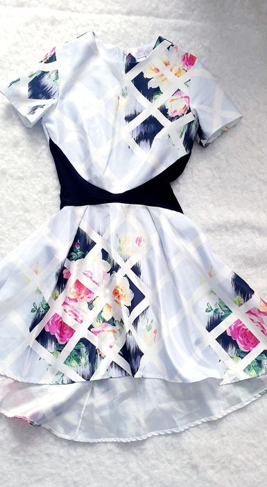 Piekna sukienka True Violet

Roz S,M