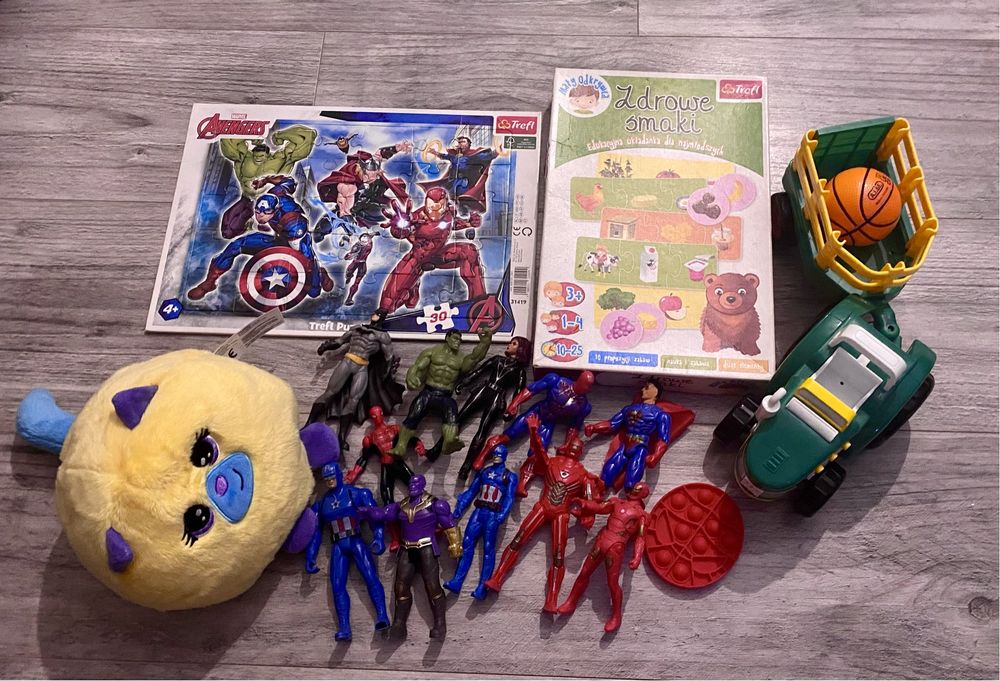 Zabawki figurki bohaterów pluszak ukladanka traktor