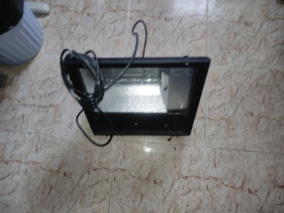 Foco industrial para várias funções