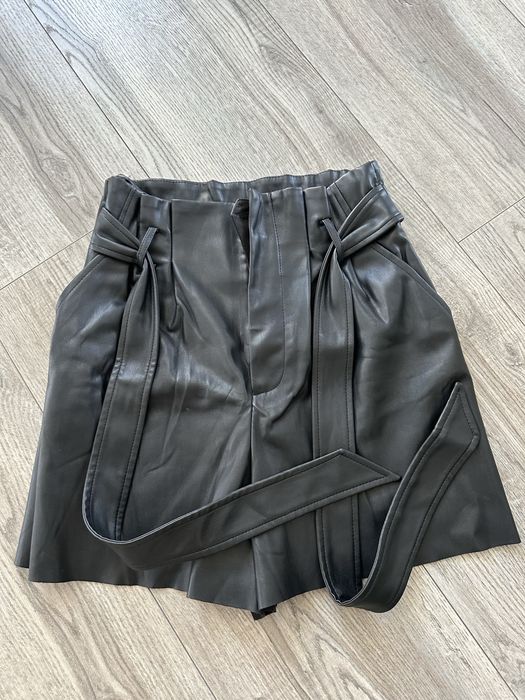 Шкіряні шорти Zara, розмір S
