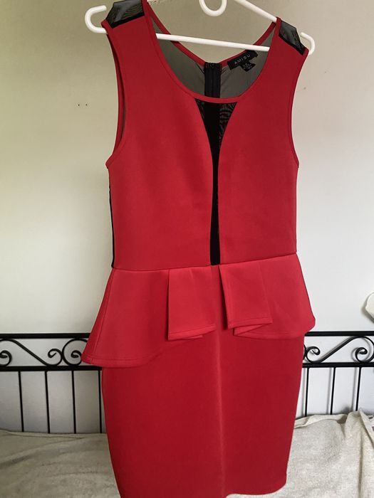 Sukienka czerwona/ czarna z siateczka. AMISU