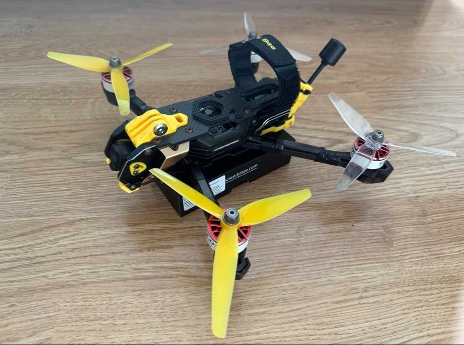 Dron FPV SpeedyBee Mario 5 + Google, kontroler i dodatki