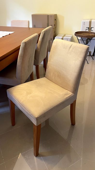 Mesa de jantar de madeira + 8 cadeiras