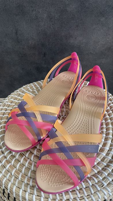 Crocs sandały Huarache Flat Vibrant Violet/Melon W9 39/40