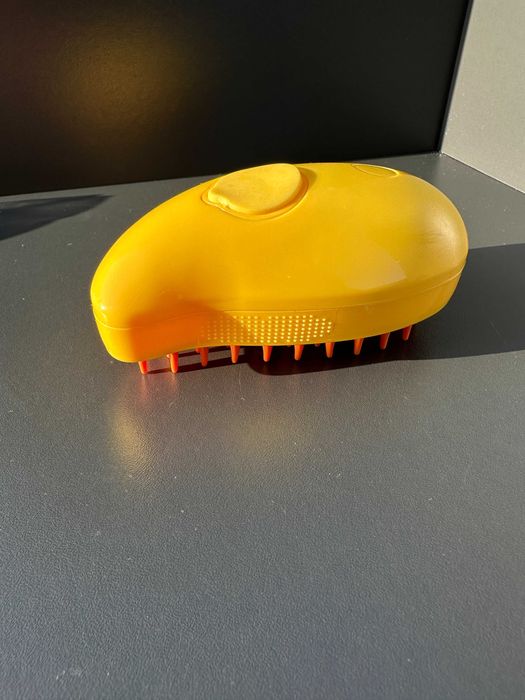 Парова масажна щітка для собак та котів з розпиленням Нова