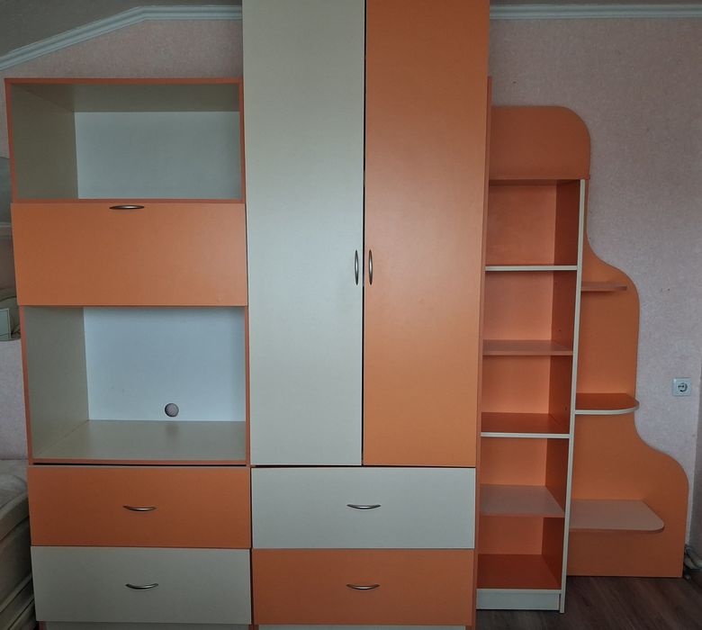 Продам меблі в дитячу кімнату дешево. Килимок у подарунок