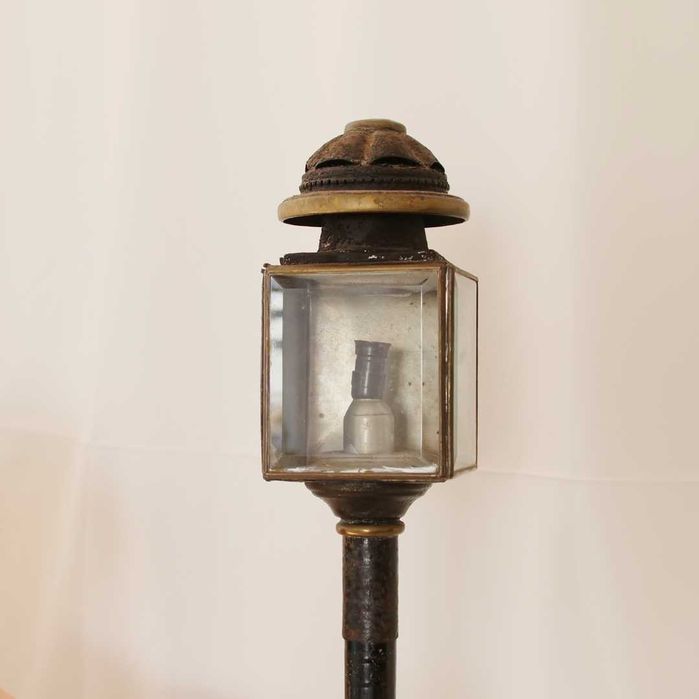 Lanternas de carruagem adaptadas a candeeiros