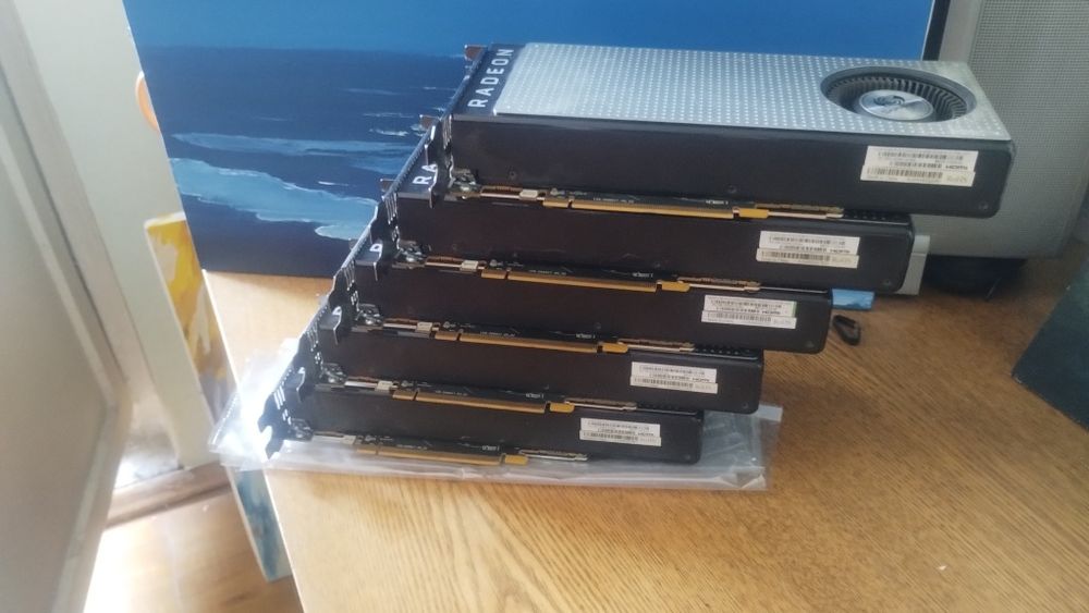 відеокарта Radeon RX 470.