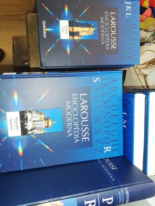 Enciclopédia moderna Larousse.
