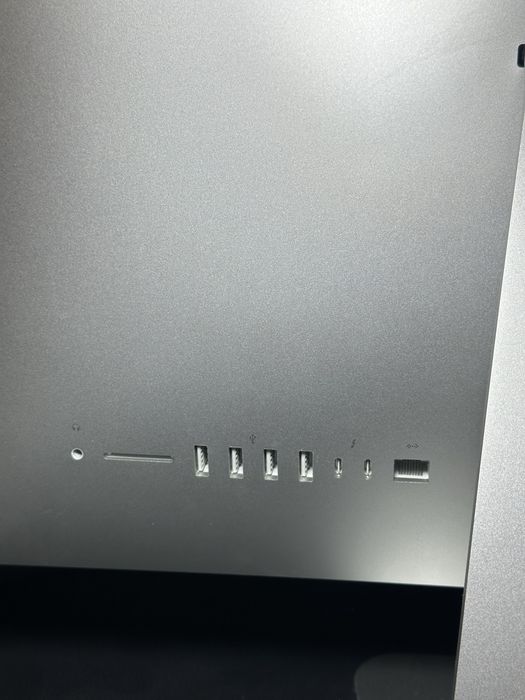 iMac 21.5 (2017) 8GB RAM / 1TB / В идеале / Для офиса и дома