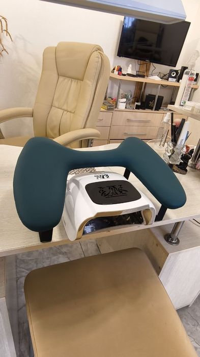 Розпродаж підставок для манікюра