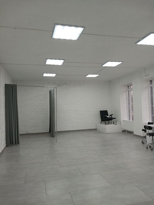 Здам в довгострокову оренду приміщення по пр.Відродження.
